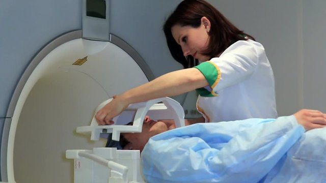 The Docter launches an MRI scannner CT