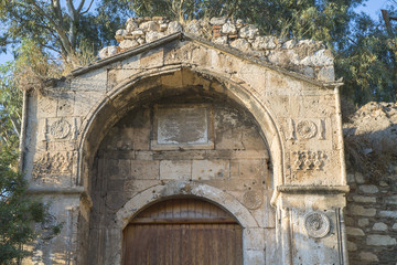 Fototapeta na wymiar Ehemaliger Eingang zur islamischen Schule (mandrasa) bei der römischen Agora in Athen, Griechenland