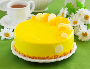 Honey cake mousse with a smooth glaze.