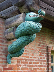 The architectural elements of the old building of the beam in the form of a snake