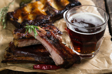 Grilled ribs with dark beer