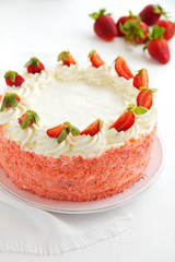 Cake with strawberries and strawberry jam.