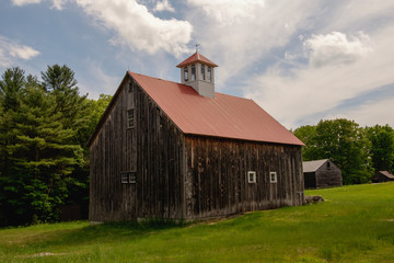 Obraz premium Weather Worn Barn