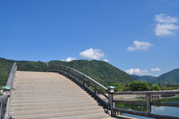Fototapeta premium 錦帯橋(山口県岩国市 昼 晴天)