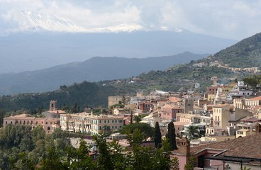 Fototapeta na wymiar Etna...vu de Taormina