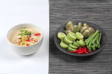 Coconut milk and fermented soy bean sauce call 