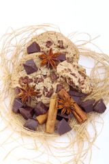 Biscotti , anice stellato , cannella e cioccolato
