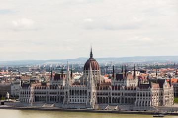 Fototapeta na wymiar Parlamentsgebäude in Budapest