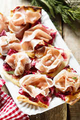 Tart with cream cheese, ham and cranberry