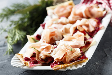 Tart with cream cheese, ham and cranberry