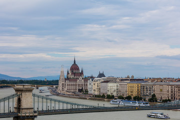 Fototapeta na wymiar Kettenbrücke in Budapest