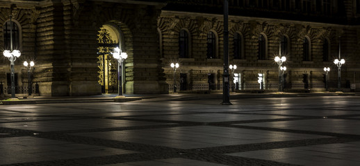 Rathausplatz in Hamburg bei Nacht