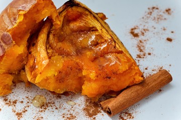 Baked pumpkin with cinnamon and honey