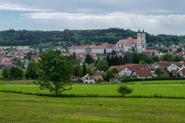 D, Bayern, Blick auf Ottobeuren und gleichnamige Benediktinerabtei