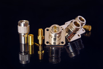 Different high-frequency connectors for high-speed data transmission.