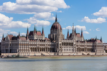 Fototapeta premium Parlamentsgebäude in Budapest