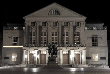 Das Deutsches Nationaltheater bei Nacht