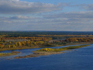 Остров на реке
