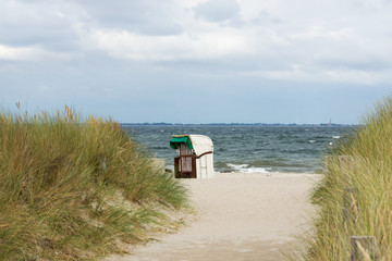 Fototapeta premium Dünenweg zum Strand in Heiligenhafen, Schleswig-Holstein