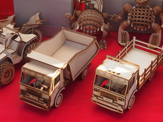 игрушки их дерева мягких пород ручного изготовления