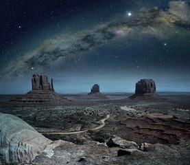 panoramic view of the milky way in monument valley © Paulista