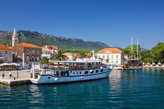 Croatia, yacht in port of Hvar island