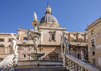Obraz premium Palermo Fontana Pretoria, Sicily, Italy. Historical buildings