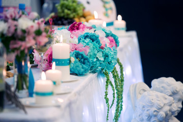 wedding table decorated blue with flowers