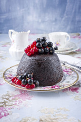 Australiescher Plum Pudding auf Teller