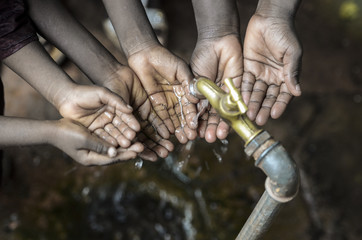 The Importance of Clean Water for Africa - Symbol © Riccardo Niels Mayer
