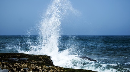 Fototapeta na wymiar Affacciati all'oceano Atlantico, lungo la costa vicino Rabat