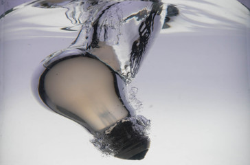 Obraz na płótnie Canvas ight under water