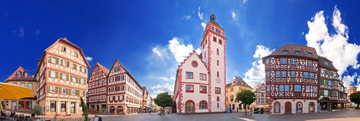 Marktplatz und Altes Rathaus von Mosbach am Neckar im Odenwald  © mojolo