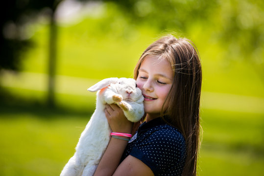 atractive girl with Easter bunny