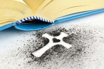 Biblia i krzyż