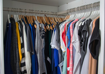 Kleiderschrank