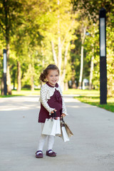 Fototapeta premium girl holding a shopping bag
