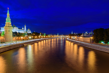 Obraz premium Scenic night view of Moscow with Kremlin palace