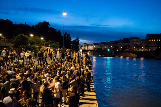 Summer nights in Paris - Dancing Tango at the Seine