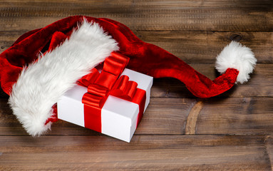 Obraz na płótnie Canvas Christmas decoration. White gift box red ribbon bow vintage