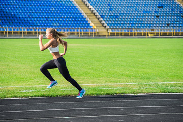 Obraz premium Fitness woman on stadium