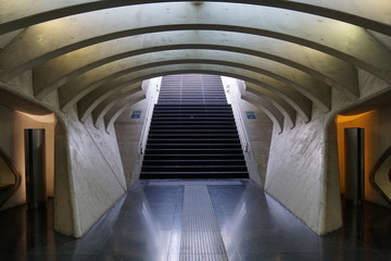 Obraz premium Treppe zu den Gleisen