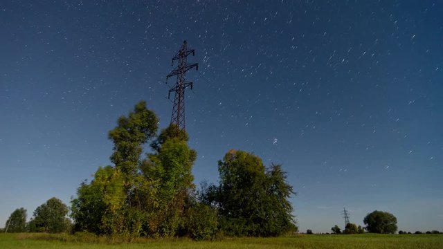 Time lapse of a electricity pylon in front of Startrails in comet mode.