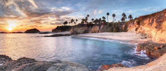 Crédence de cuisine en verre imprimé Mer / coucher de soleil Vue du coucher du soleil de Treasure Island Beach au montage à Laguna Beach, Californie, États-Unis