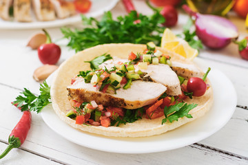 Mexican tacos with chicken and salsa.
