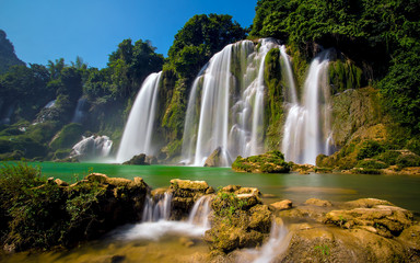 Naklejka premium Bangioc waterfall in Caobang, Vietnam