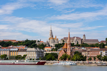 Fototapeta premium Matthiaskirche, Fischerbastei und Burgviertel in Budapest
