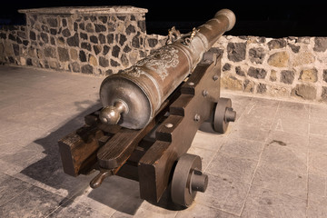 Fototapeta na wymiar Old cannon and fortress in Puerto de la Cruz, Tenerife, Spain.