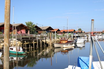 Fototapeta na wymiar port ostréicole de Gujan-Mestras,bassin d'Arcachon