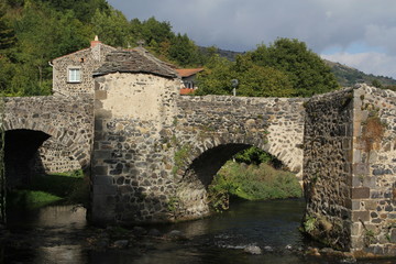 vieux pont en Auvergne
